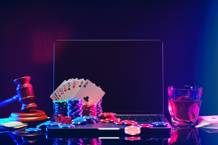 Ilustrasi tips keamanan transaksi online dengan ikon tameng digital